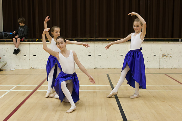 Querin Ballet - Hall's Prairie Market April 2006-0055