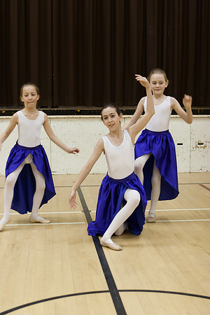 Querin Ballet - Hall's Prairie Market April 2006-0052
