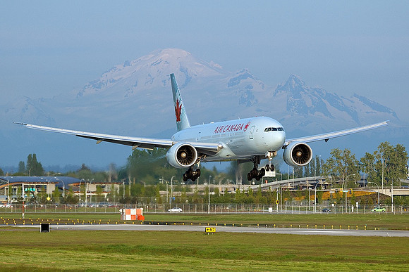 B777 Landing In Vancouver
