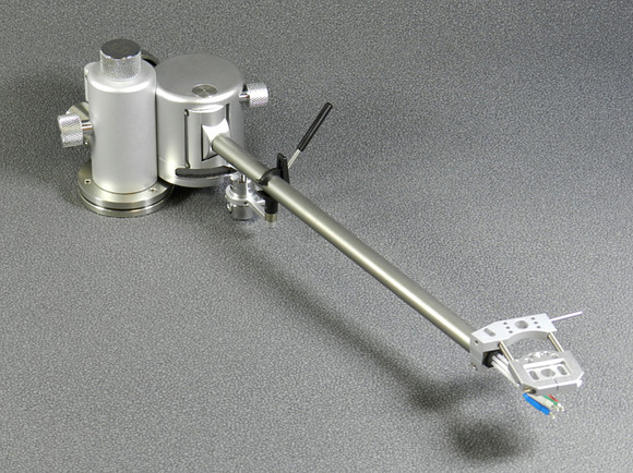 Acoustical Systems Aquilar Tonearm
