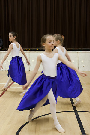 Querin Ballet - Hall's Prairie Market April 2006-0051