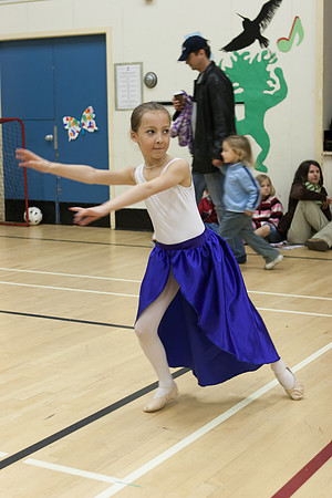 Querin Ballet - Hall's Prairie Market April 2006-0054