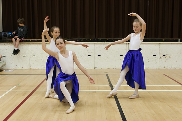 Querin Ballet - Hall's Prairie Market April 2006-0056