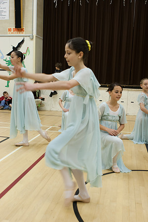 Querin Ballet - Hall's Prairie Market April 2006-0060
