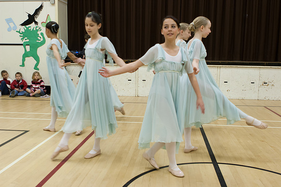 Querin Ballet - Hall's Prairie Market April 2006-0059