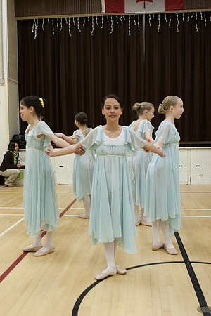 Querin Ballet - Hall's Prairie Market April 2006-0058