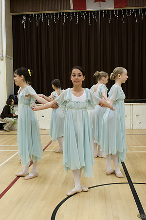Querin Ballet - Hall's Prairie Market April 2006-0057